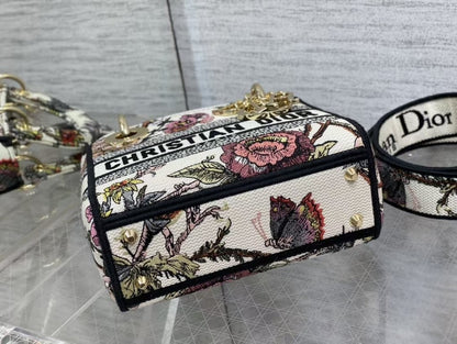 Anum Bags Detail
