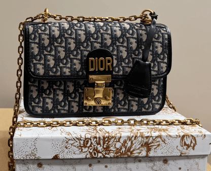 Anum Bags Detail