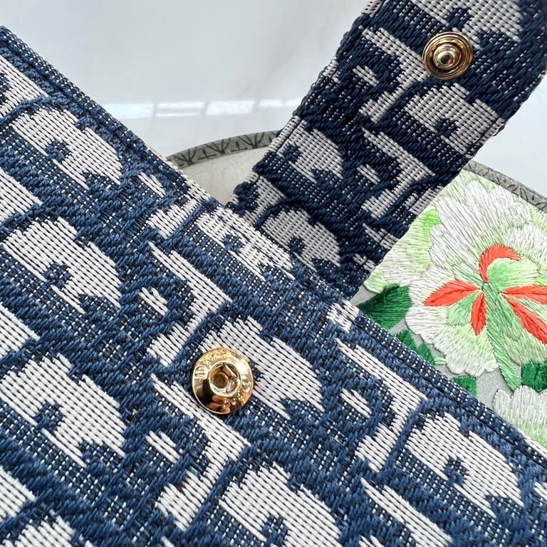 Anum Bags Detail