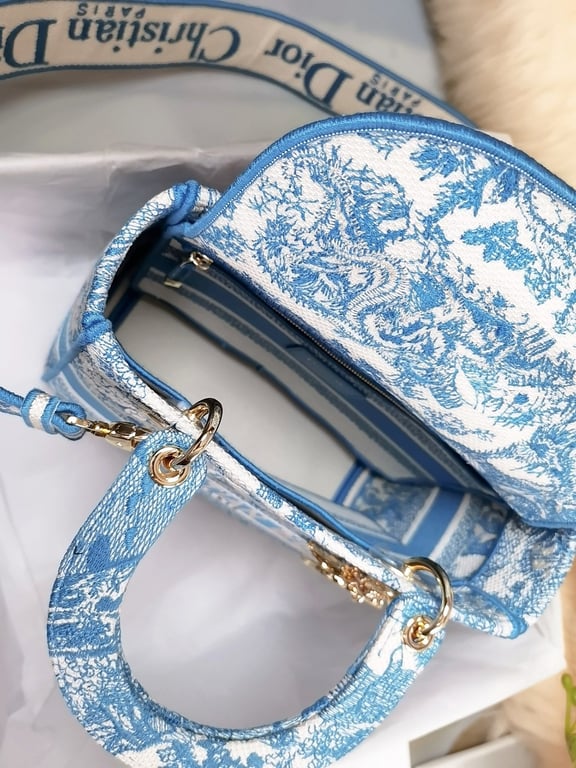 Anum Bags Detail