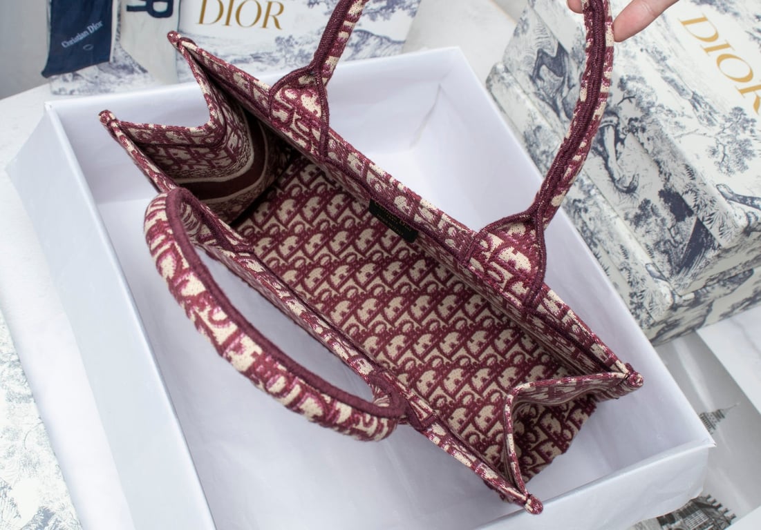 Anum Bags Detail