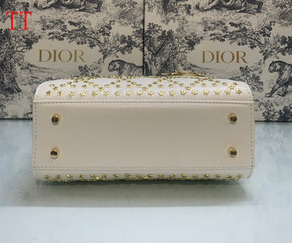 Anum Bags Detail