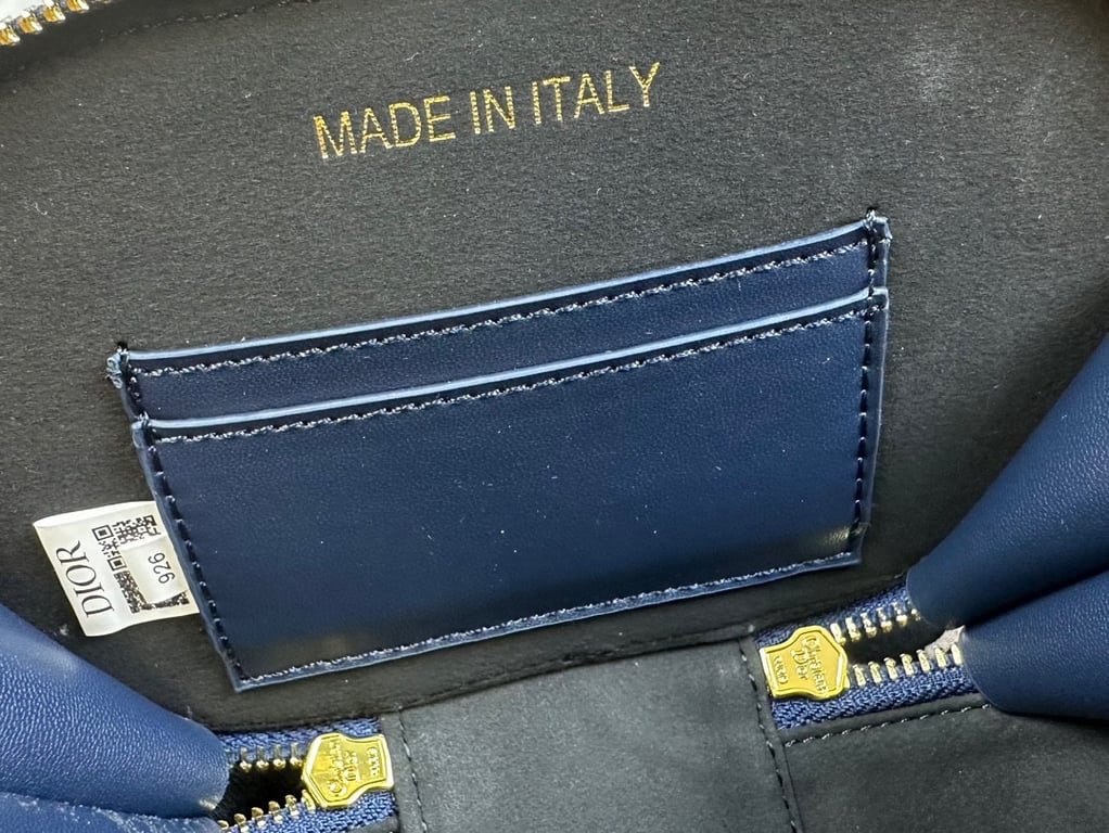 Anum Bags Detail