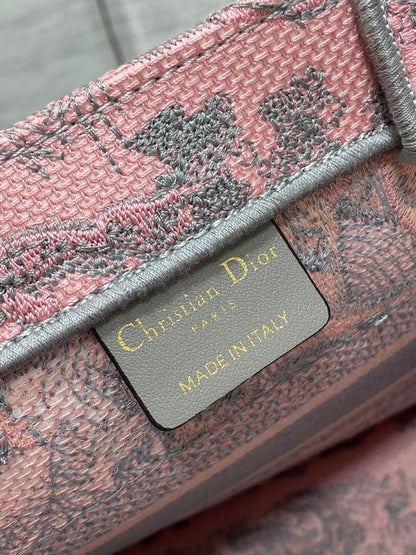 Anum Bags Detail