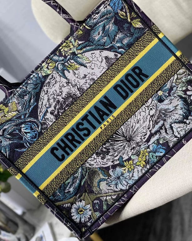 Anum Bags Detail