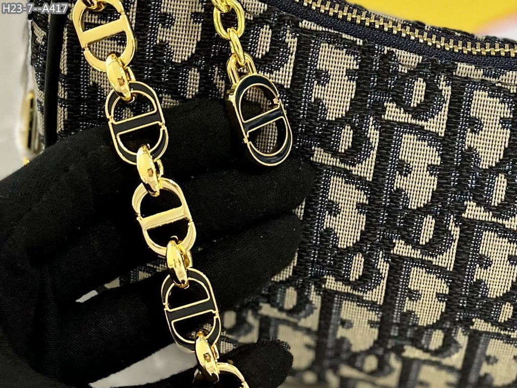 Anum Bags Detail