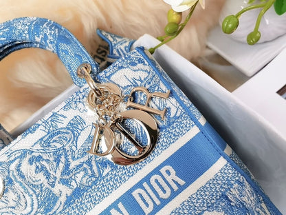 Anum Bags Detail