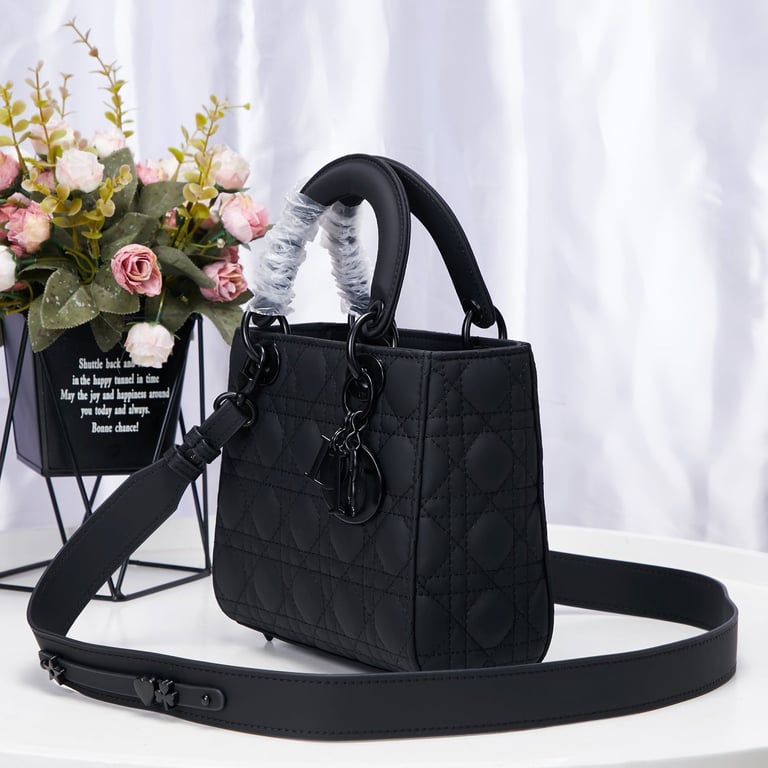 Anum Bags Detail