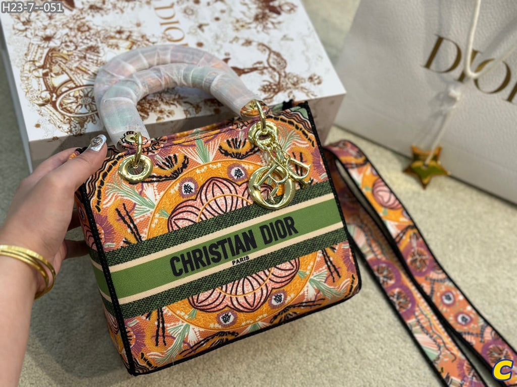 Anum Bags Detail