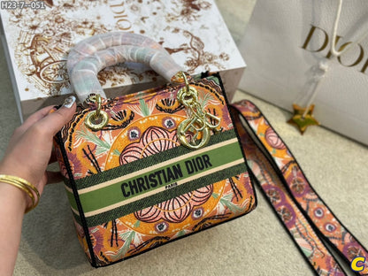 Anum Bags Detail