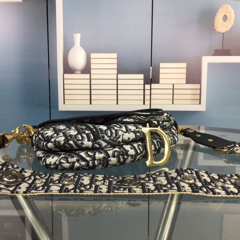 Anum Bags Detail