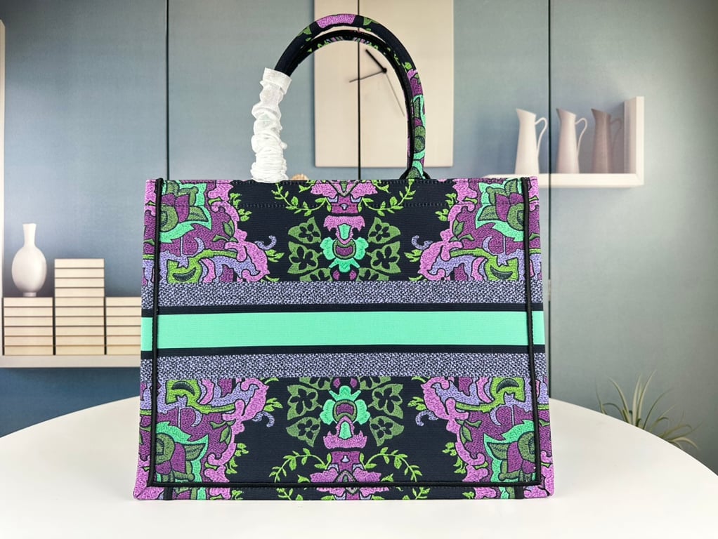 Anum Bags Detail