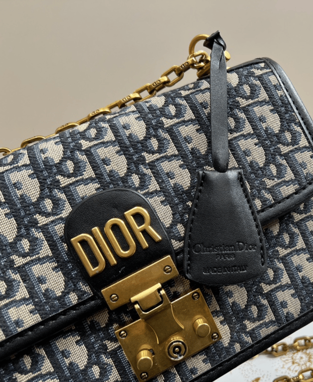 Anum Bags Detail