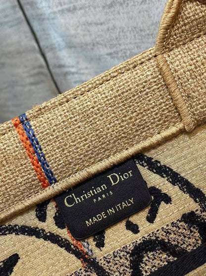 Anum Bags Detail