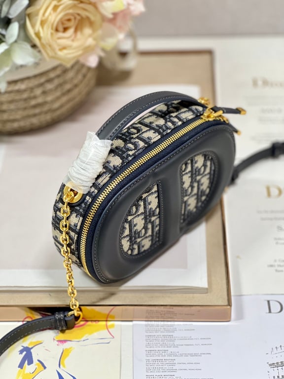 Anum Bags Detail