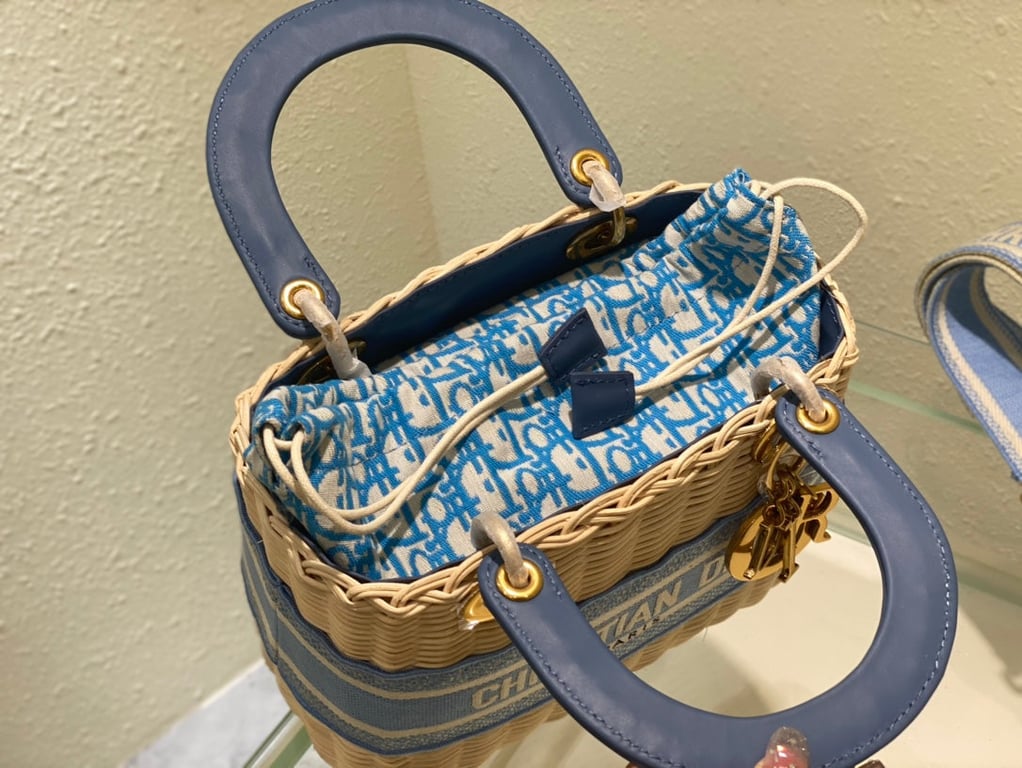Anum Bags Detail