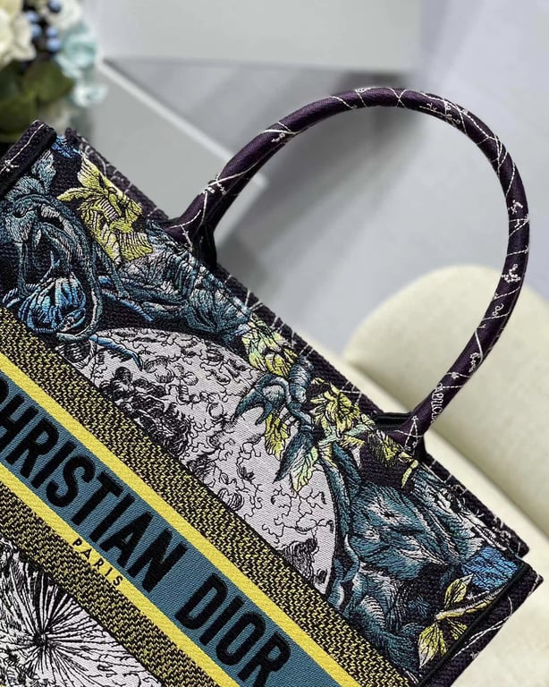 Anum Bags Detail
