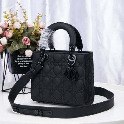 Anum Bags Detail