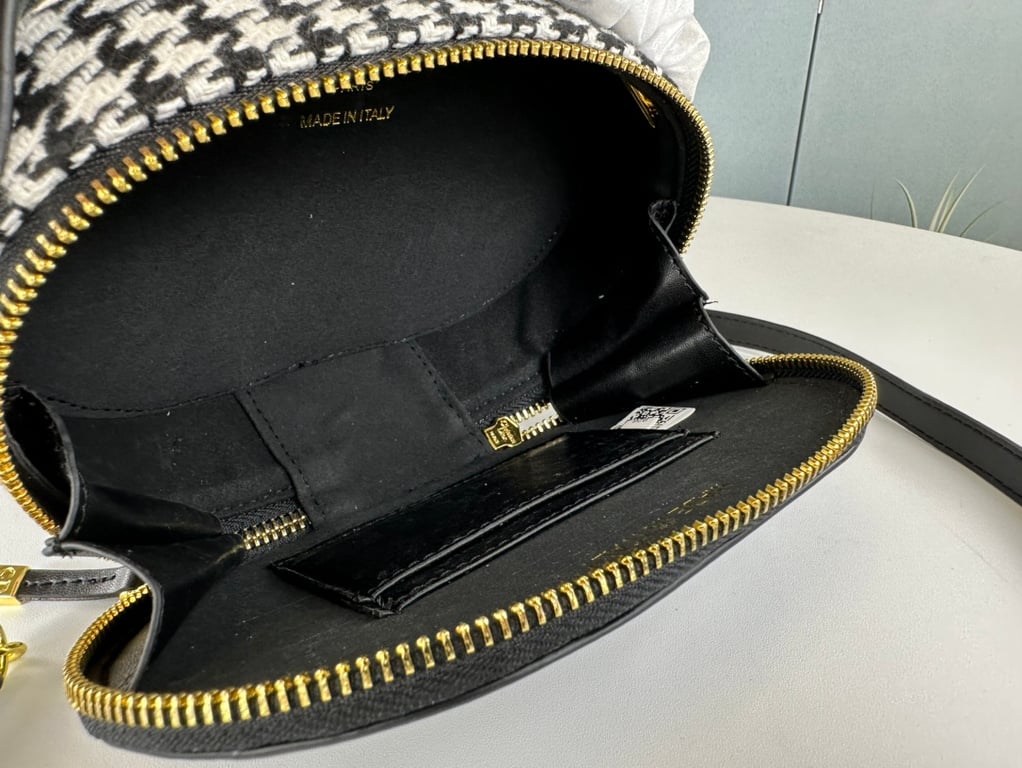 Anum Bags Detail
