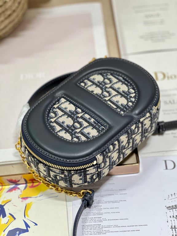 Anum Bags Detail