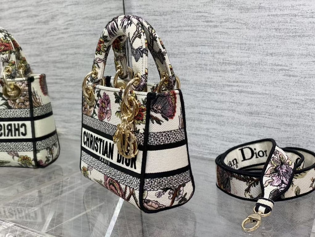 Anum Bags Detail