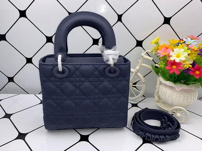 Anum Bags Detail