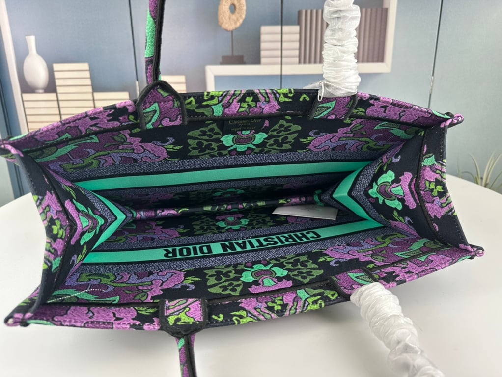 Anum Bags Detail