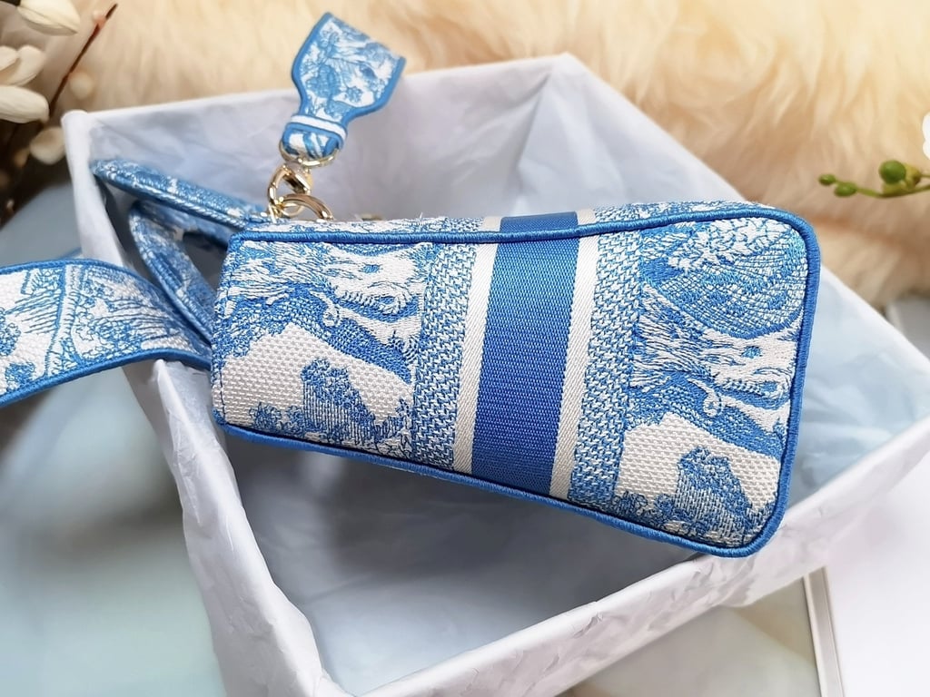 Anum Bags Detail