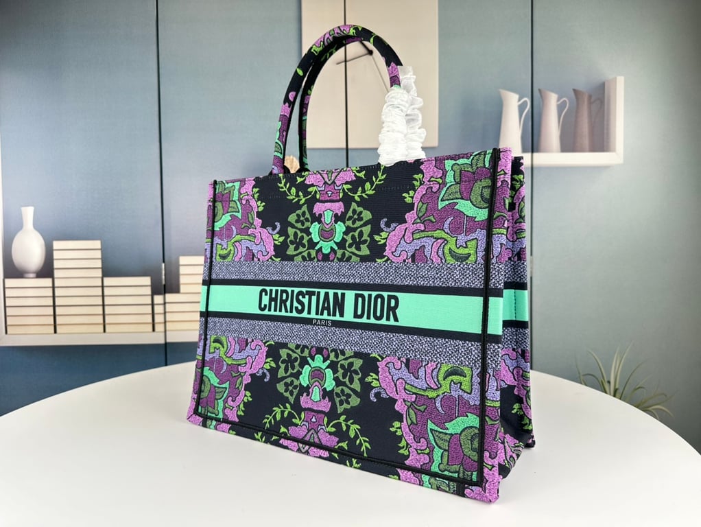 Anum Bags Detail