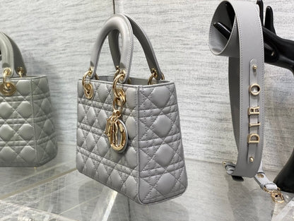 Anum Bags Detail
