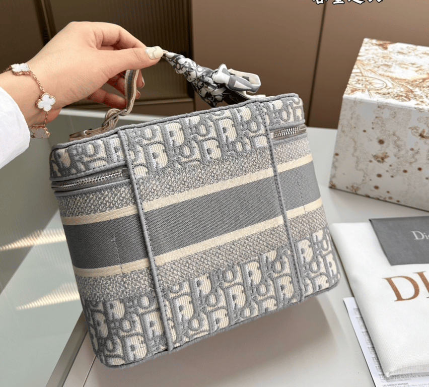 Anum Bags Detail
