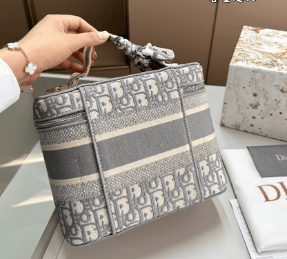 Anum Bags Detail