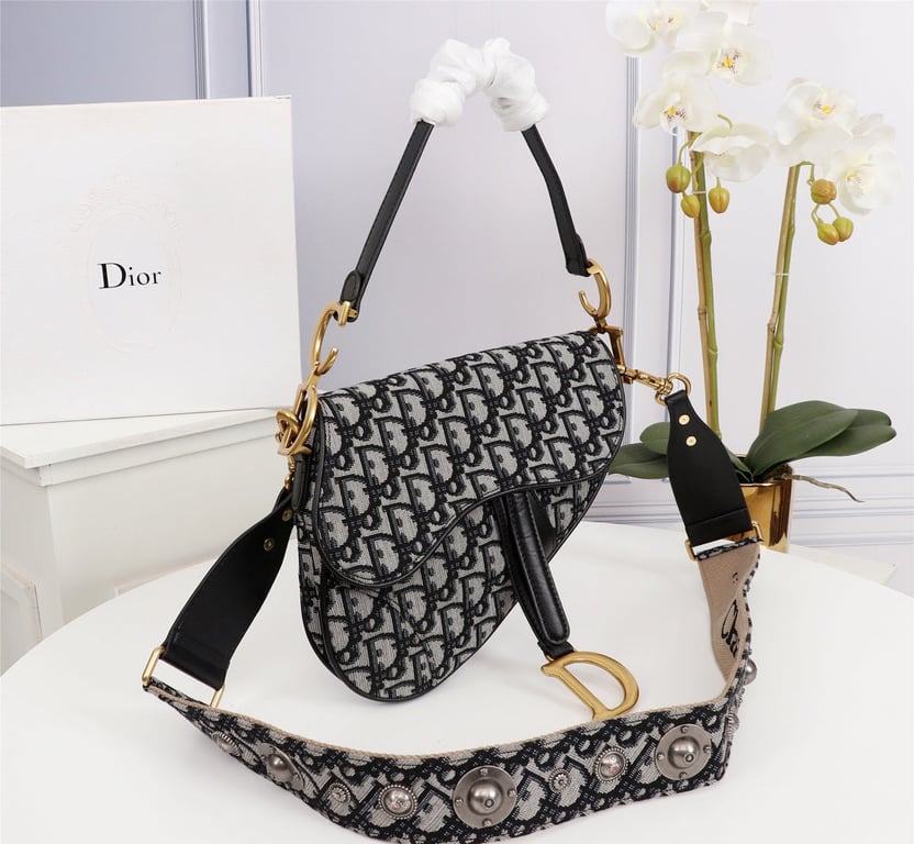 Anum Bags Detail