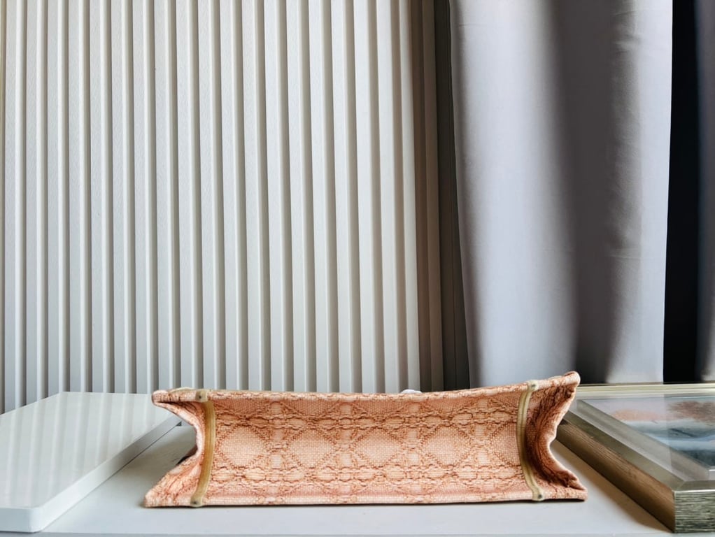 Anum Bags Detail