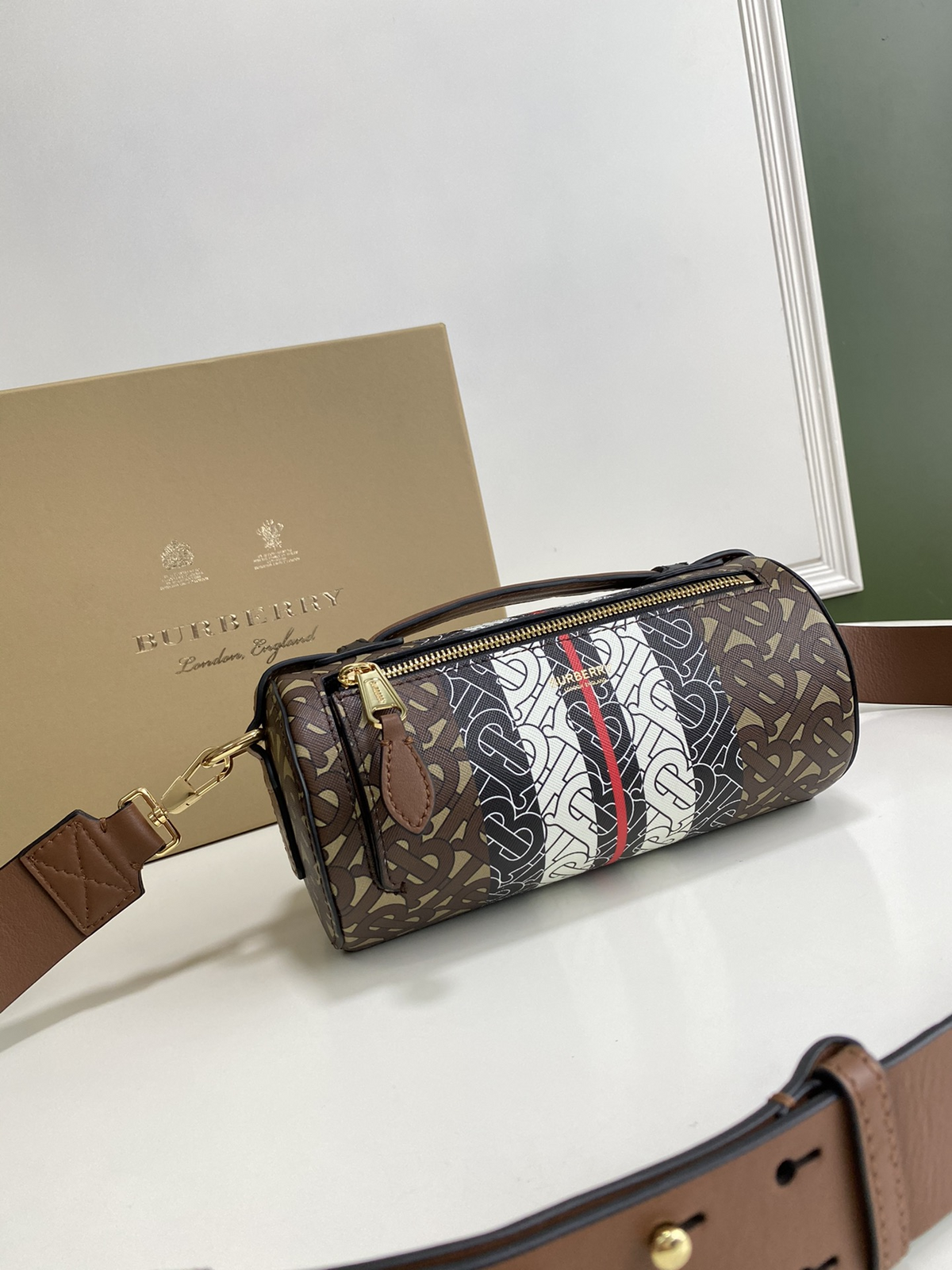 Anum Bags Detail