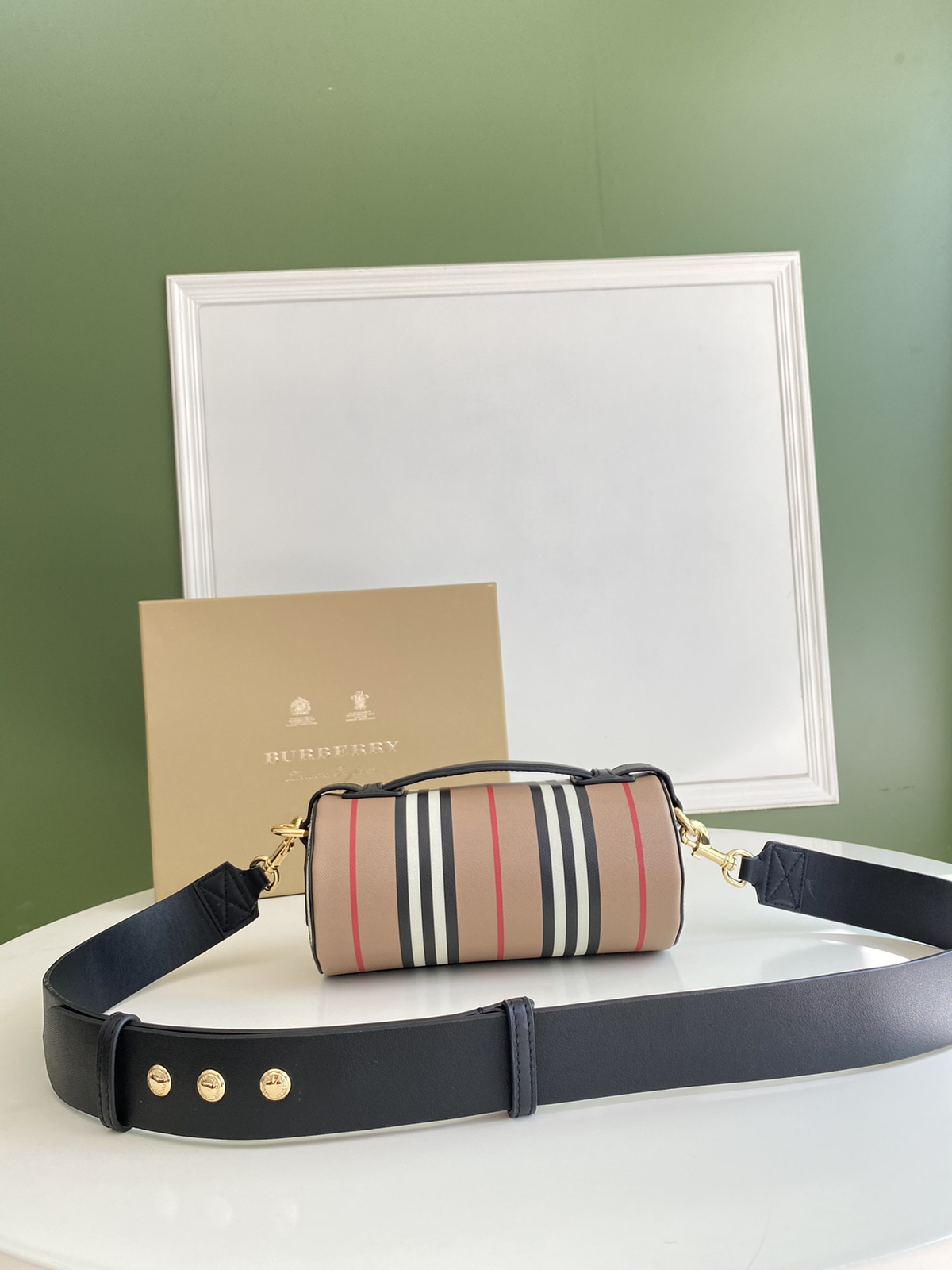 Anum Bags Detail