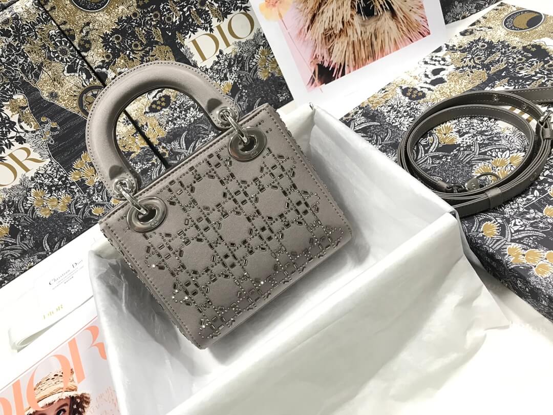 Anum Bags Detail