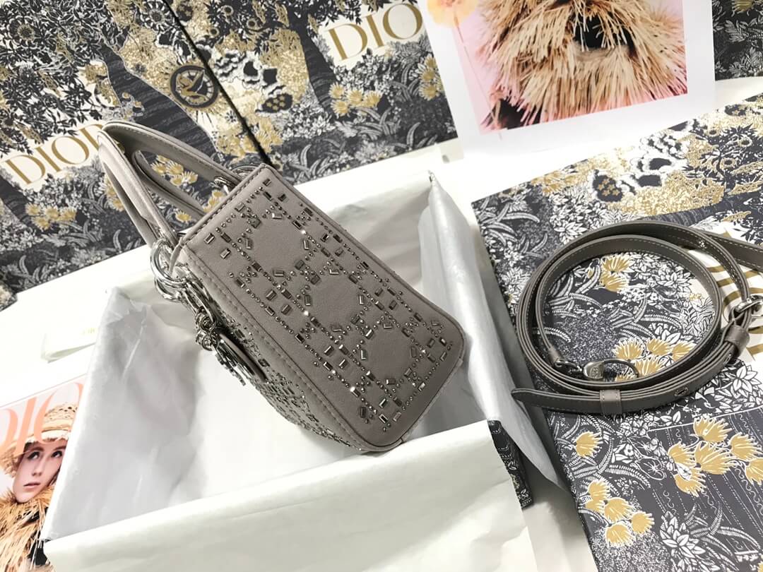 Anum Bags Detail