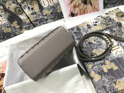 Anum Bags Detail