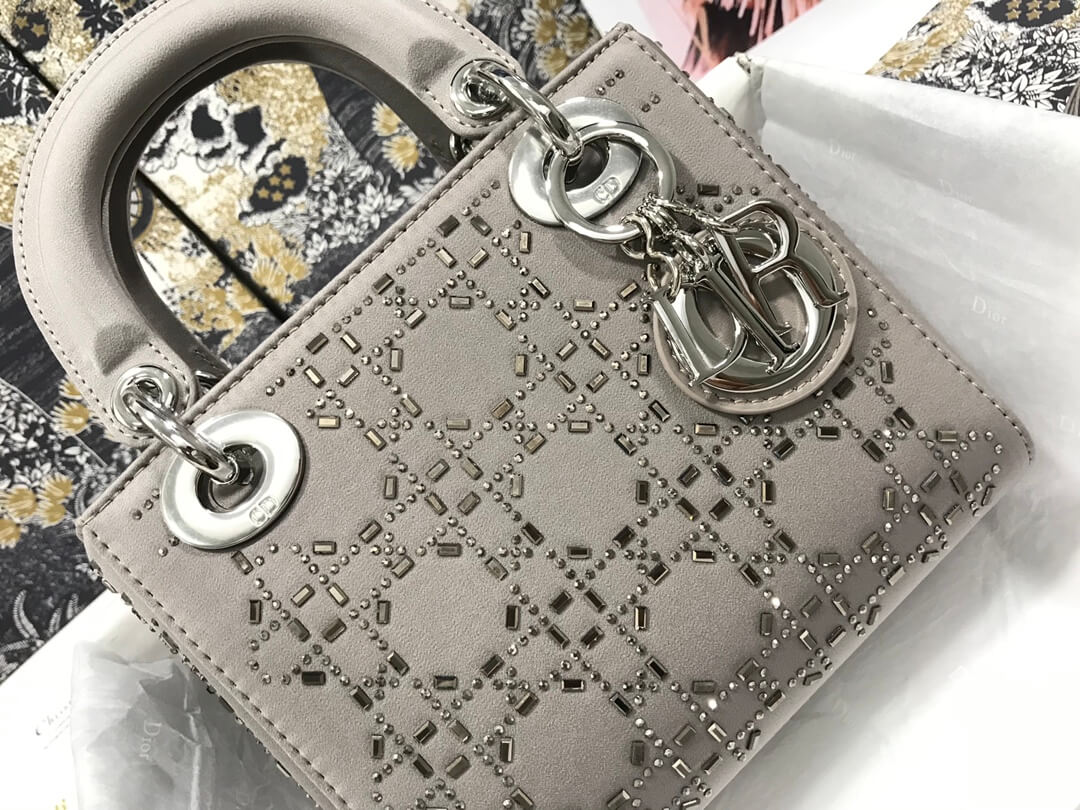 Anum Bags Detail