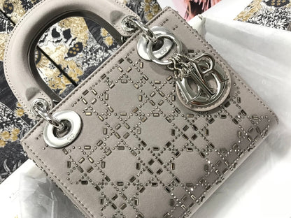 Anum Bags Detail