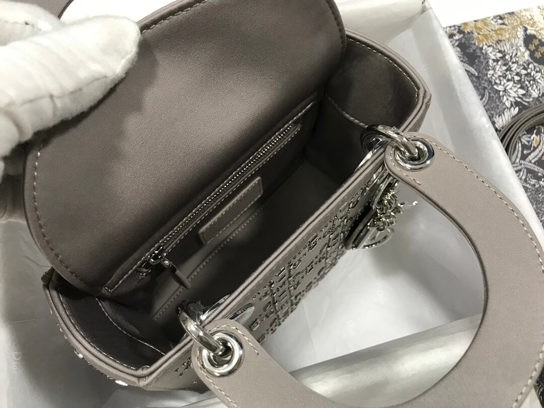 Anum Bags Detail
