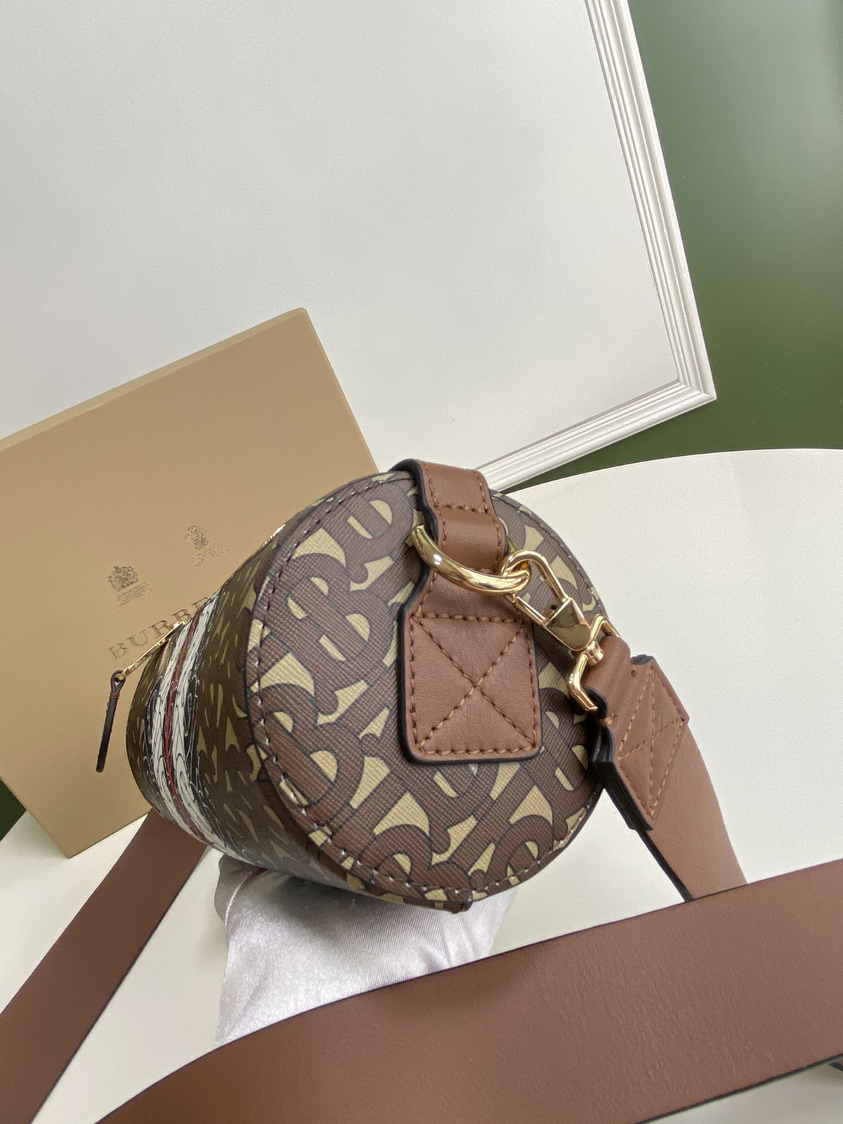 Anum Bags Detail